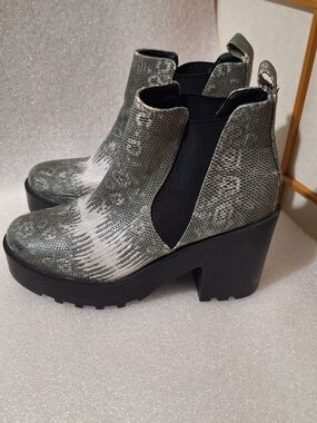 Women's Grey Snake-Print Platform Chelsea Boots